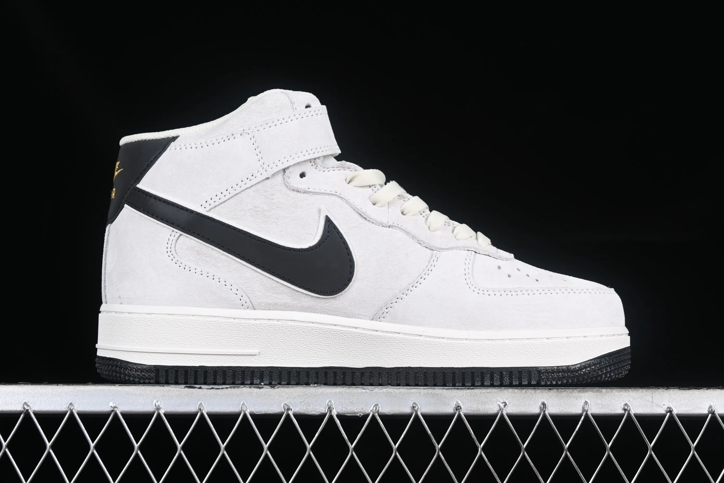 All categories Nk Air Force 1 Air Force series Nk Air Force 1 Mid Air Force mid-top Nk Air Force 1'07 Mid gray suede small hook Air Force One mid-top casual sneakers KG3031-011